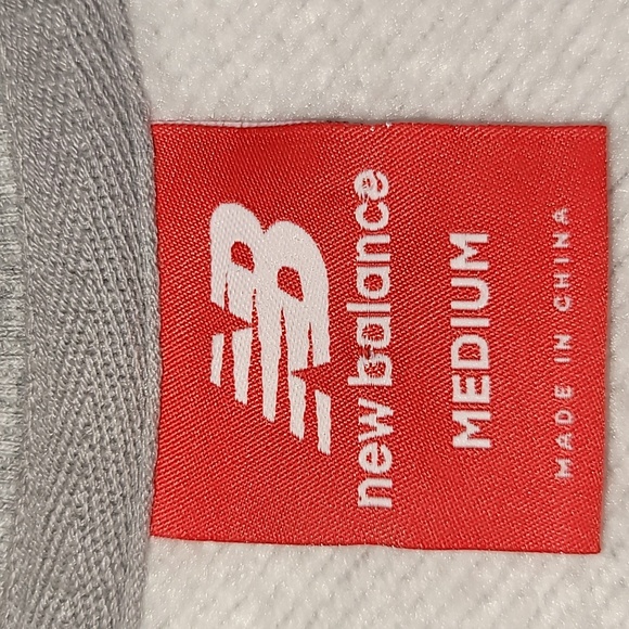 New Balance. Crewneck pullover. Carpet-logo. Like-new.  Women's Medium - Picture 2 of 15